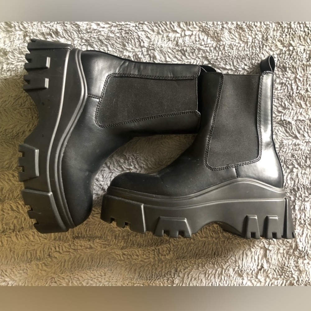 Forever 21 Black Chunky Ankle Boots